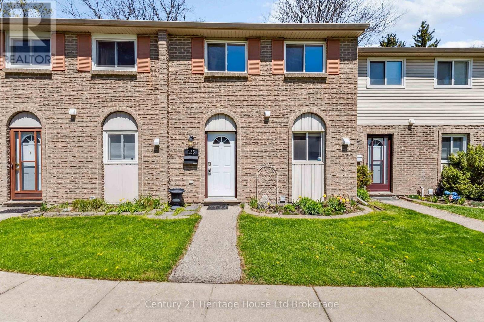 Property at 123 - 166 SOUTHDALE ROAD W image 2