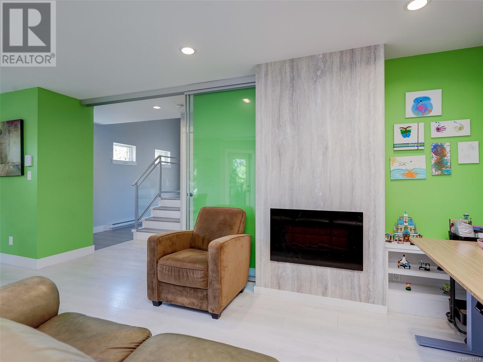 Property at 254 Ontario St image 3