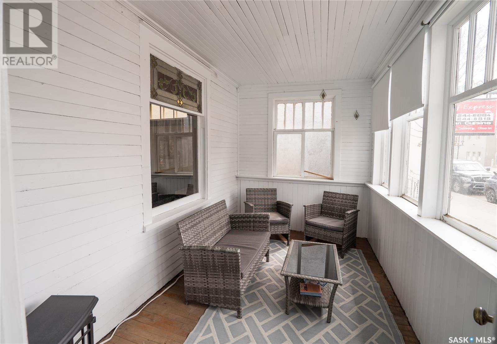 Property at 318 C AVENUE S image 2