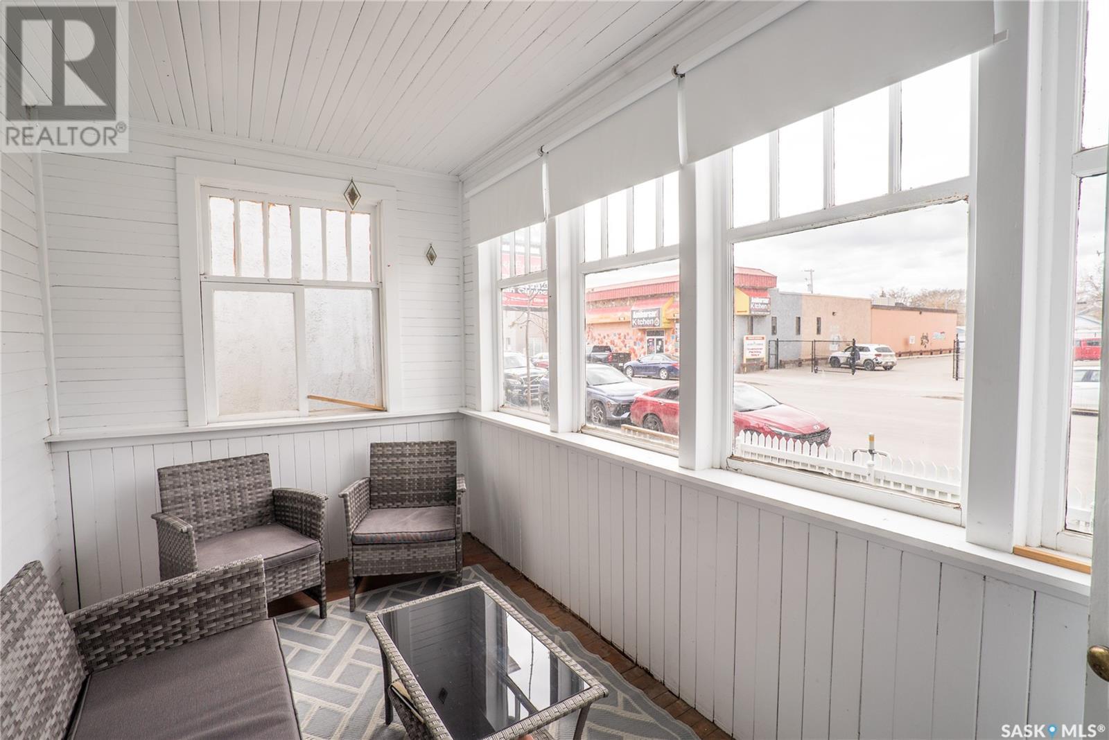 Property at 318 C AVENUE S image 4