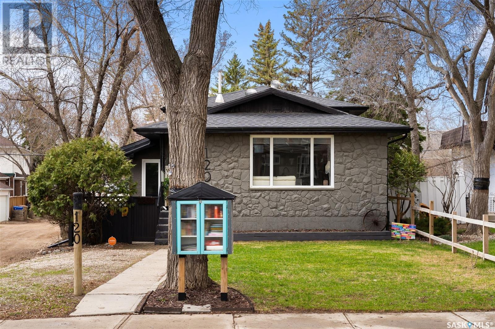 Property at 120 Connaught CRESCENT image 2