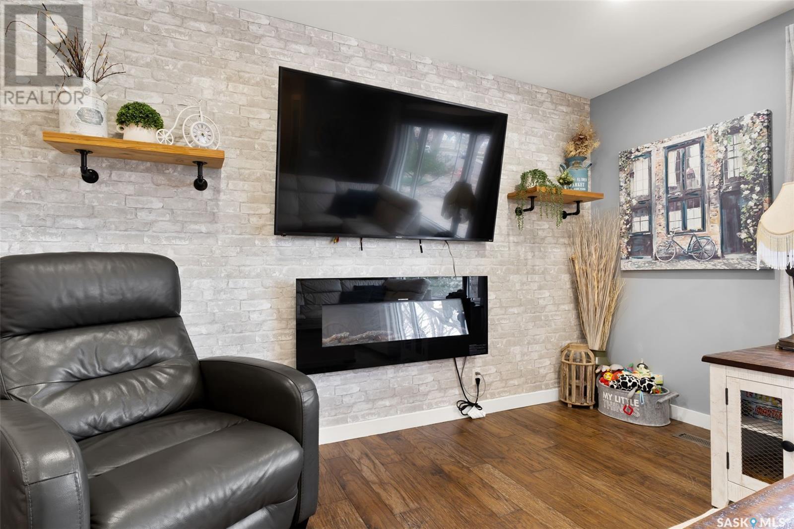 Property at 120 Connaught CRESCENT image 5