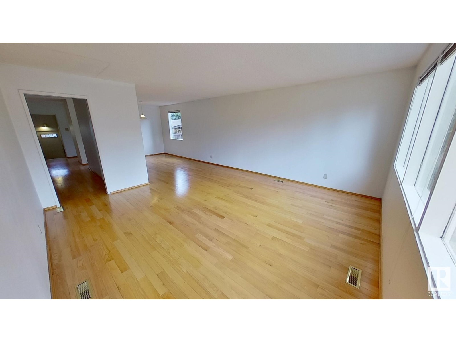 Property at 14604 78 AV NW image 3