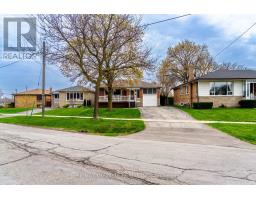 6 BASKERVILLE CRESCENT, Toronto, Ontario