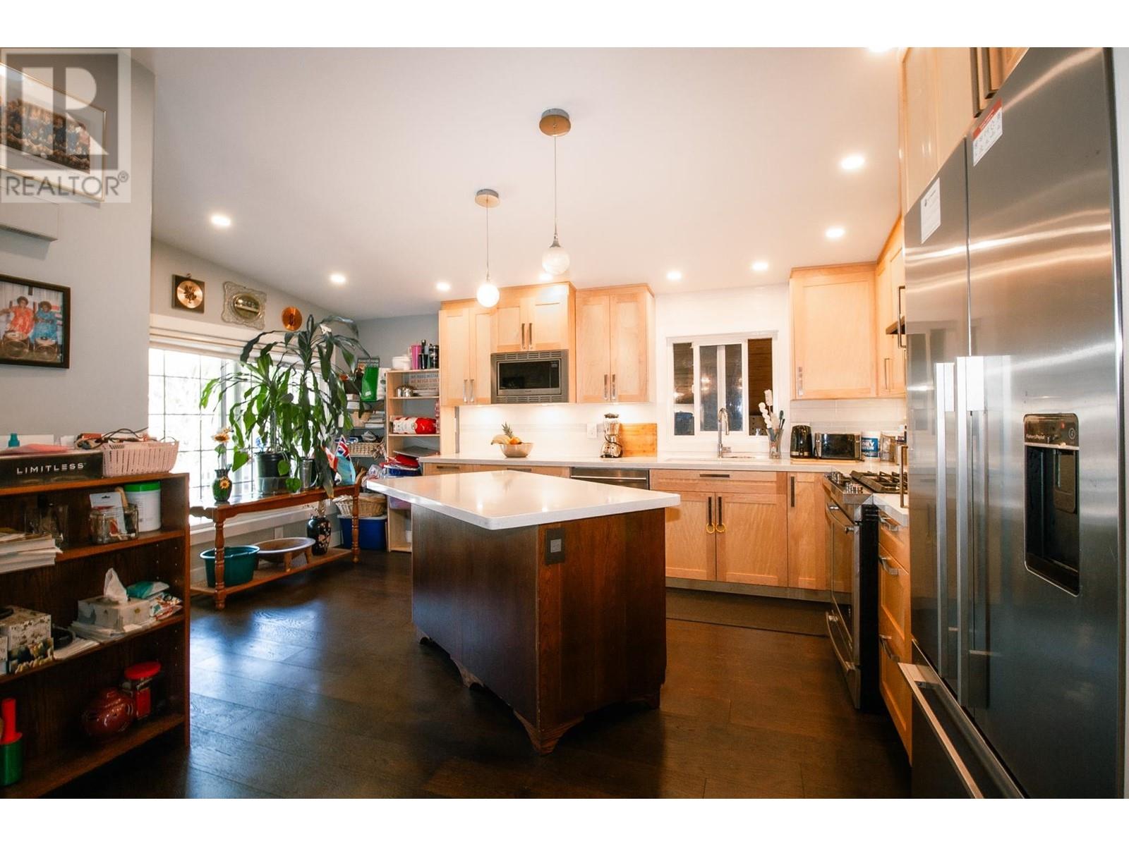 1061 Edgewater Crescent, Squamish, British Columbia  V8B 0B3 - Photo 5 - R2993743