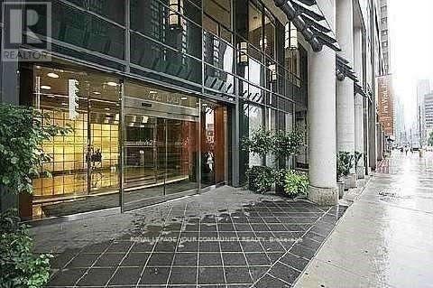 702 - 1121 Bay Street, Toronto, Ontario  M5S 2B3 - Photo 2 - C12119885