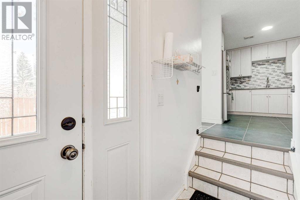 Property at 27 Rundlelawn Court NE image 5
