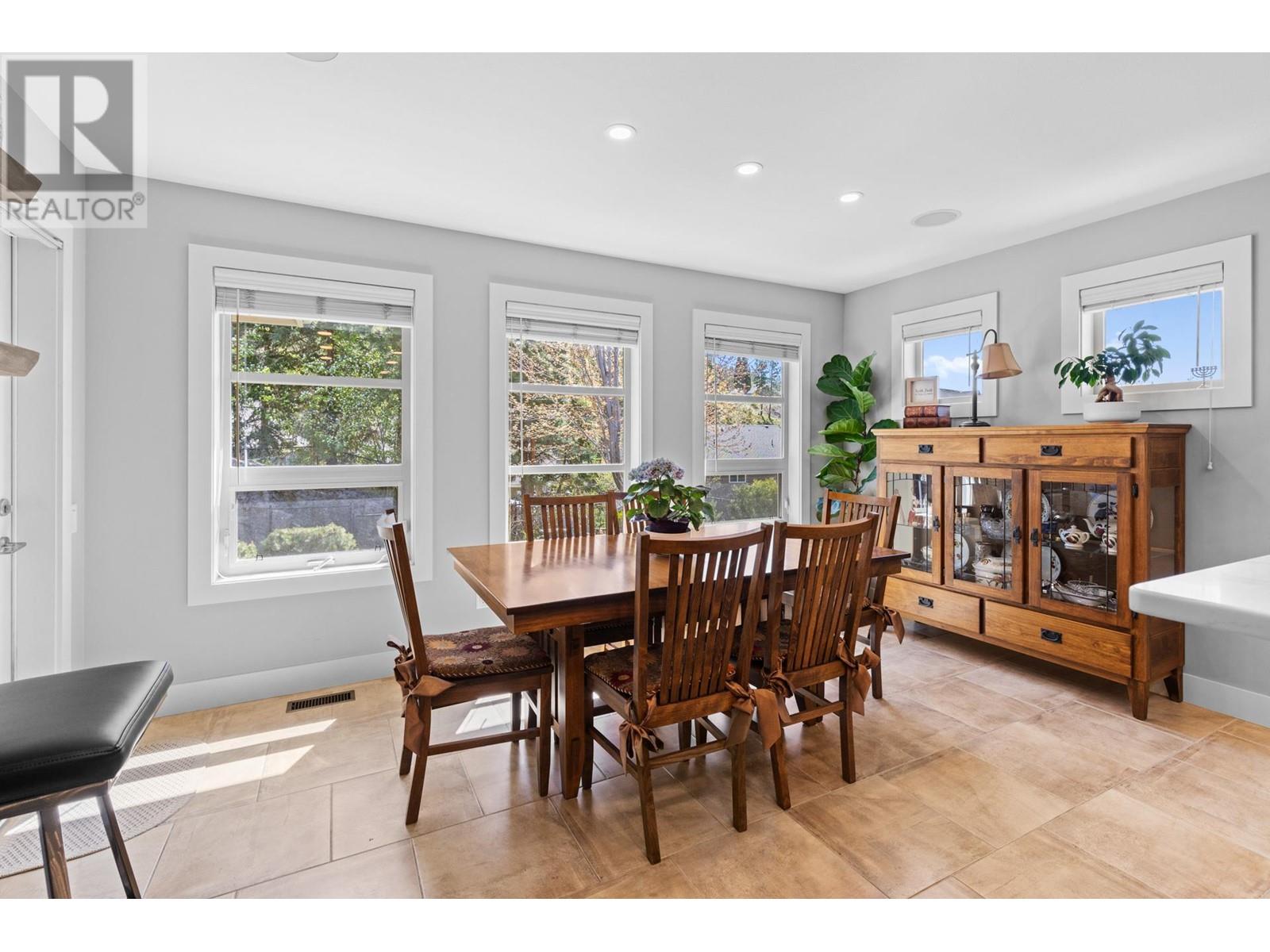Property at 2516 Selkirk Drive image 5