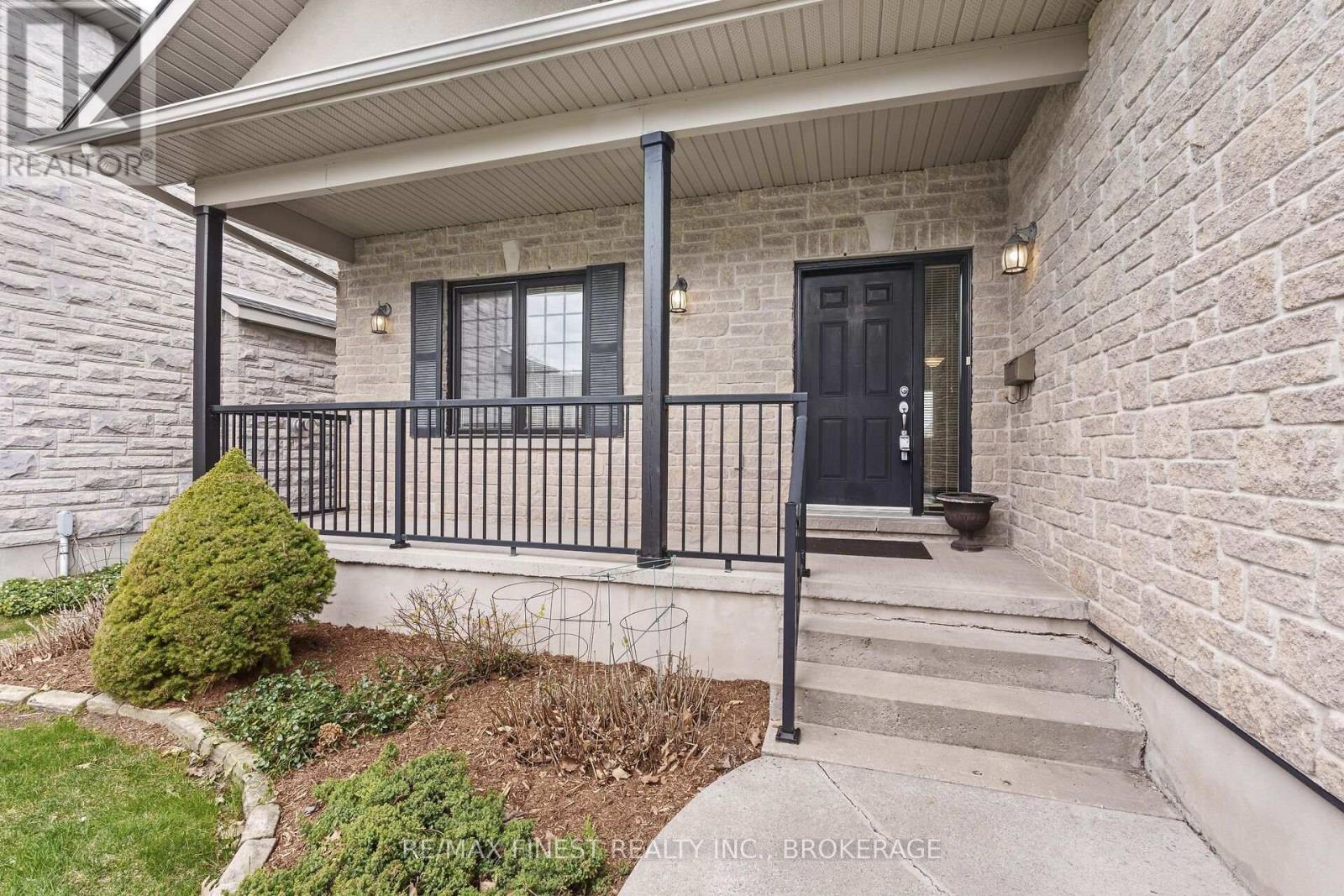 Property at 823 KANANASKIS DRIVE image 4