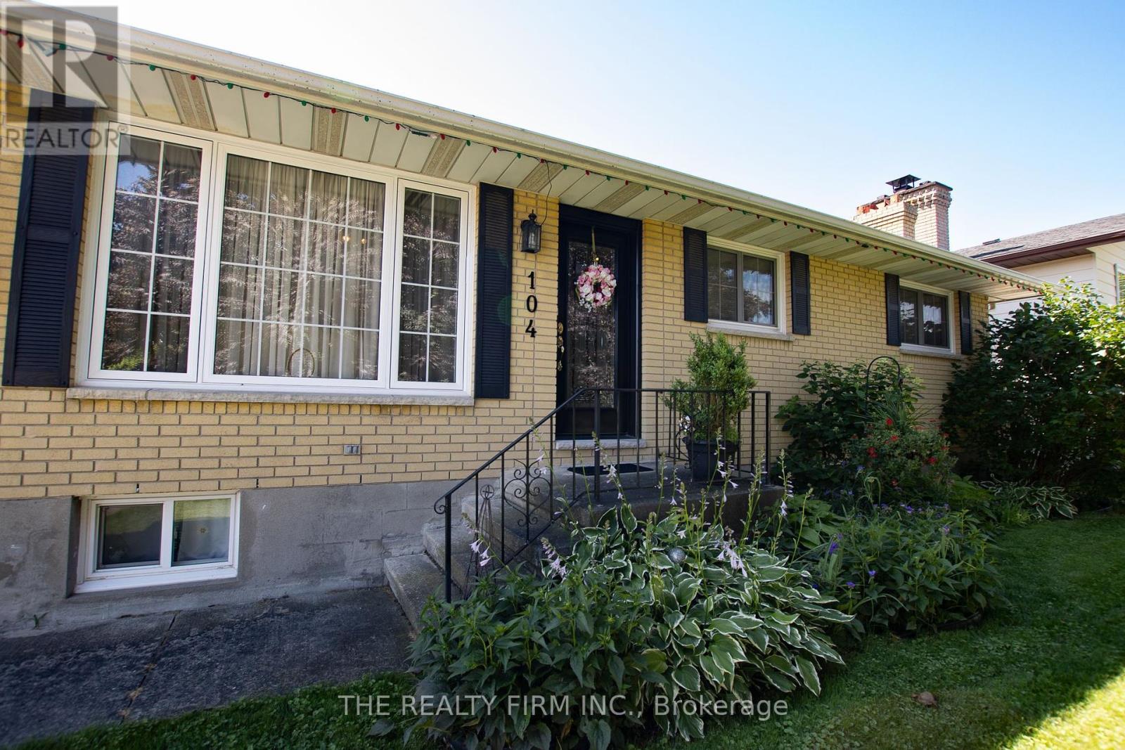 104 William Street, West Elgin (West Lorne), Ontario  N0L 2P0 - Photo 3 - X12119922