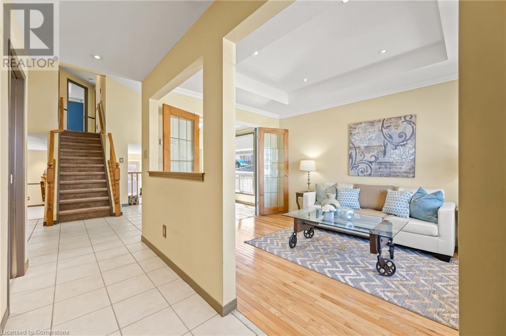 Property at 15 ABBEYWOOD Crescent image 4