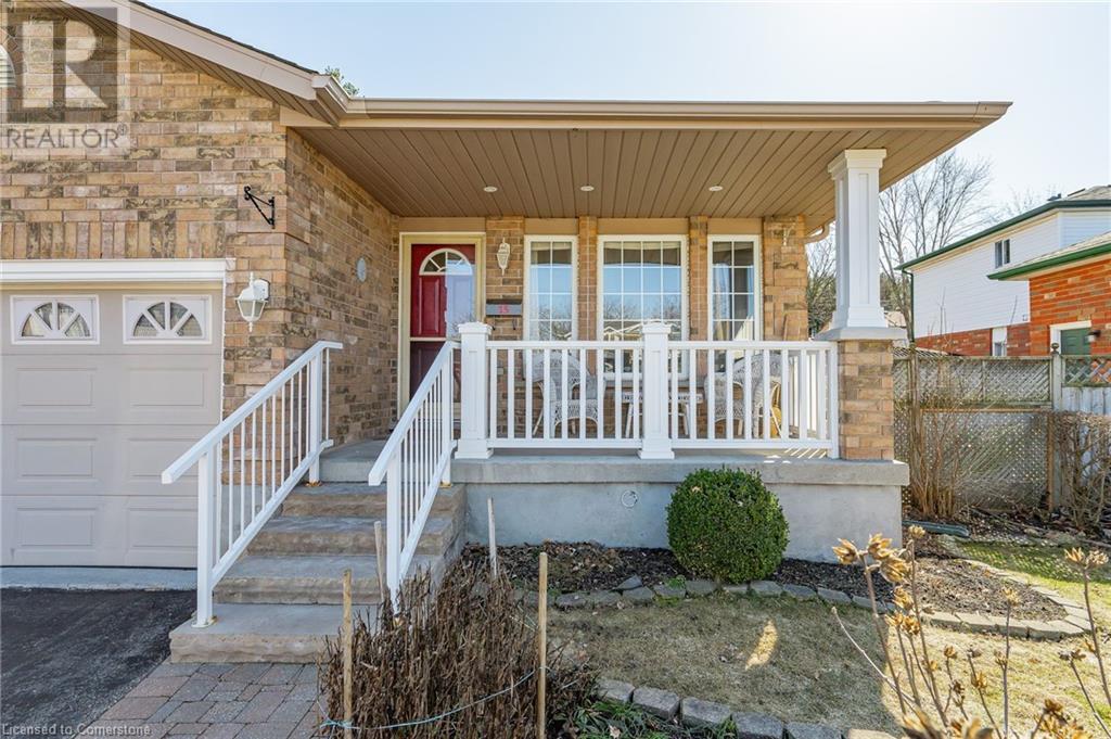 Property at 15 ABBEYWOOD Crescent image 3