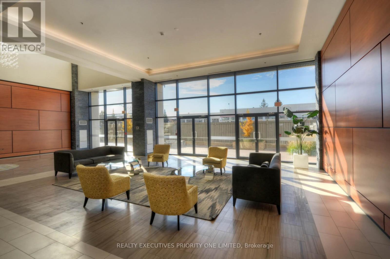 Property at 514 - 24 WOODSTREAM BOULEVARD image 5