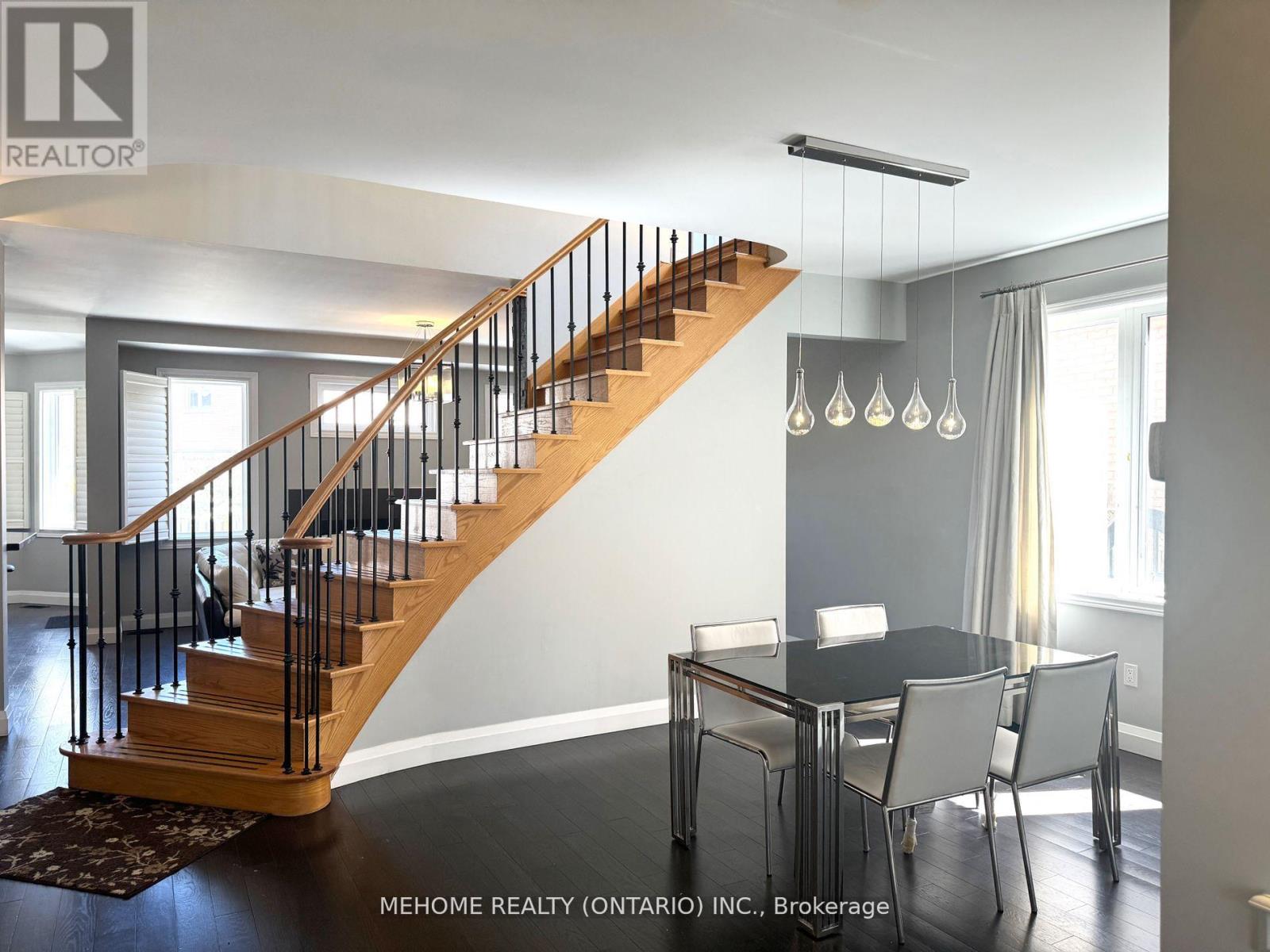 9 Ridgecrest Road, Markham, Ontario  L6C 2V2 - Photo 8 - N12119850