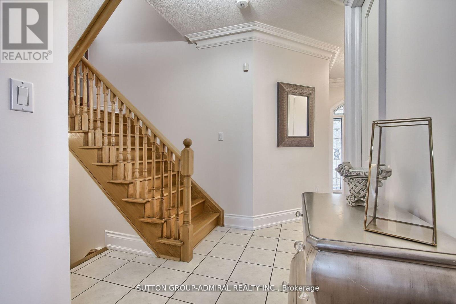 50 Guery Crescent, Vaughan, Ontario  L4L 9P5 - Photo 5 - N12119856