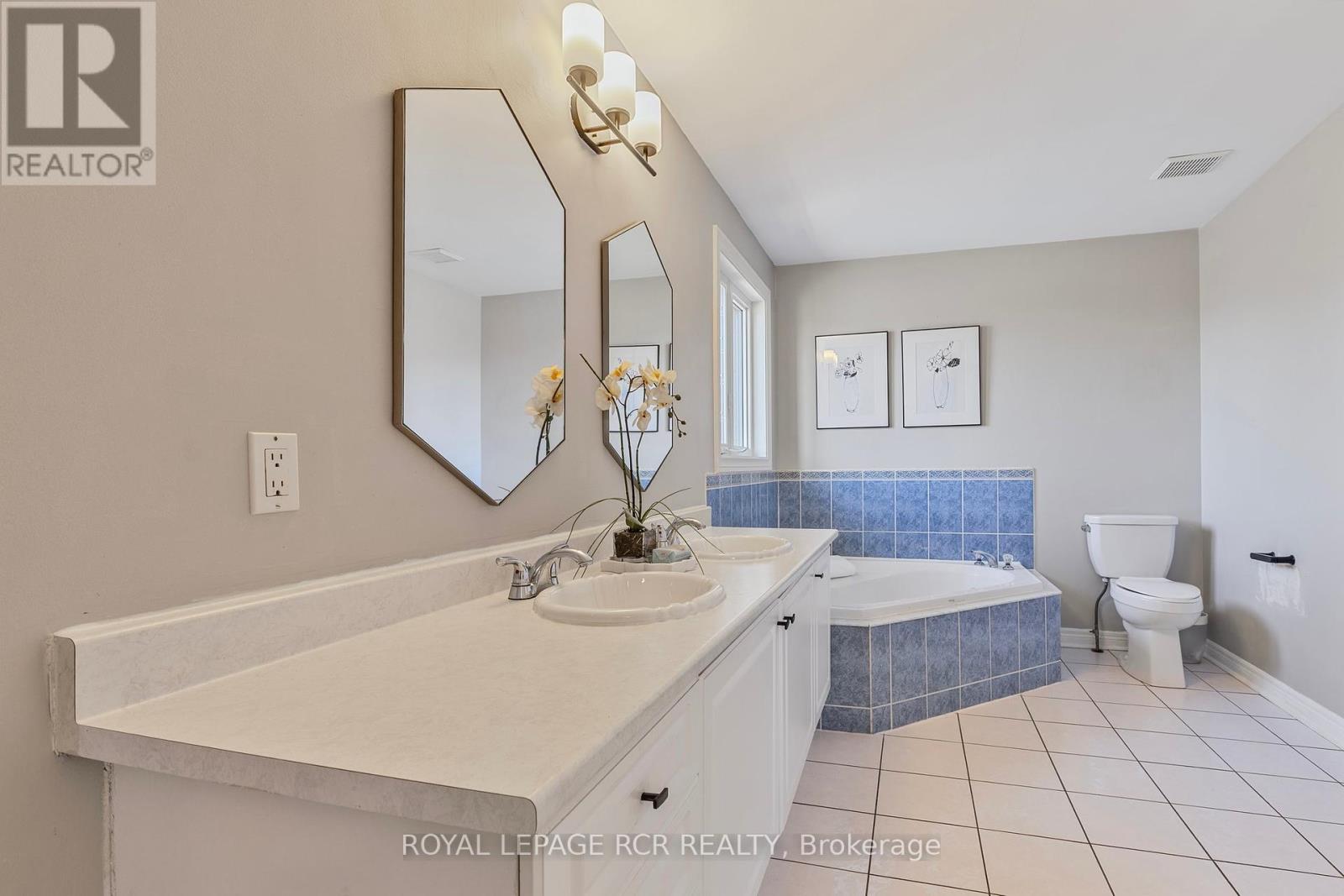 39 Prince Drive, Bradford West Gwillimbury, Ontario  L3Z 3B6 - Photo 14 - N12119903