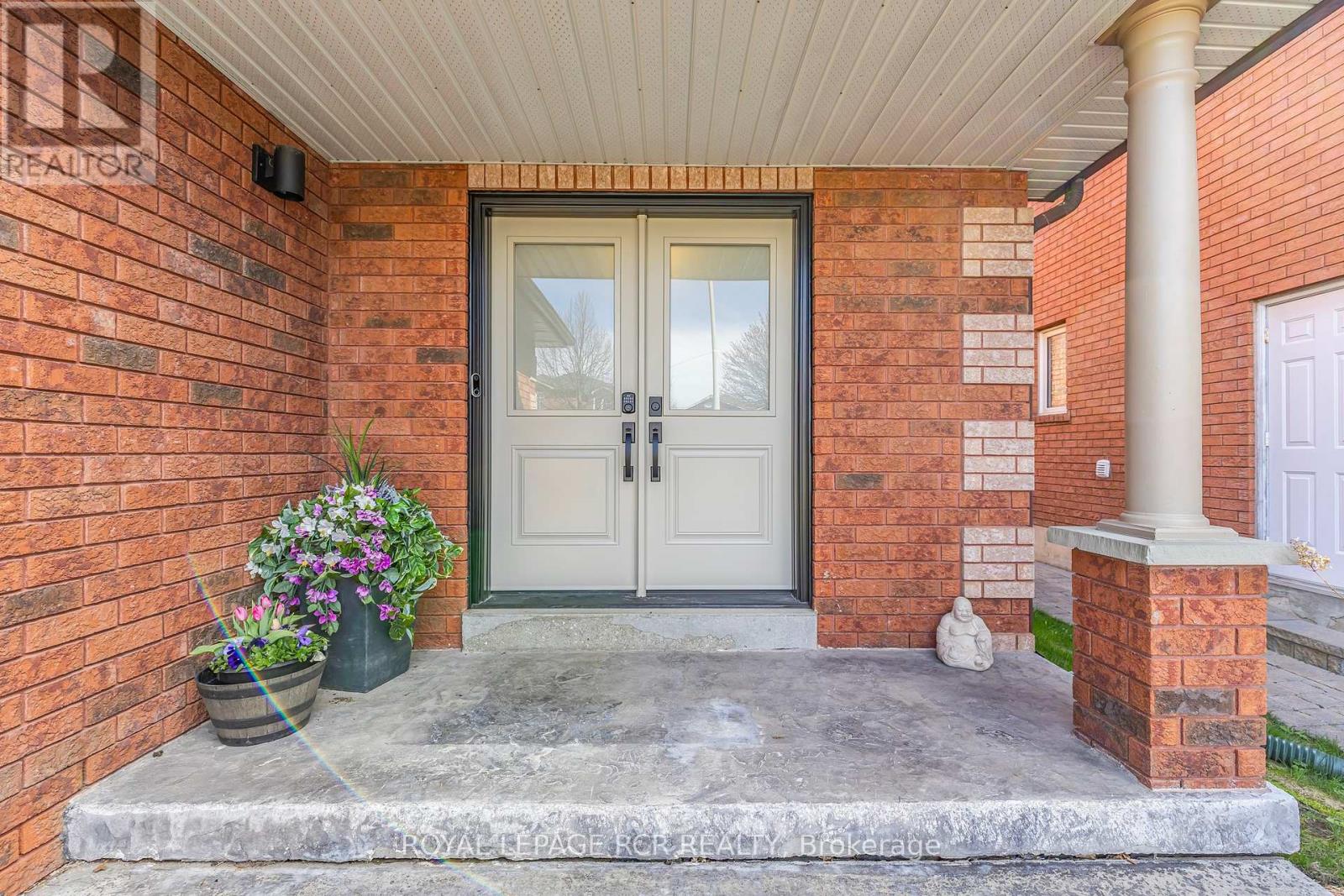 39 Prince Drive, Bradford West Gwillimbury, Ontario  L3Z 3B6 - Photo 3 - N12119903