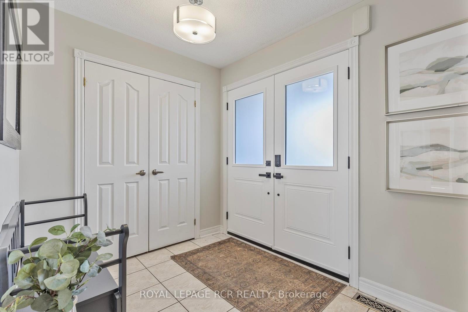 39 Prince Drive, Bradford West Gwillimbury, Ontario  L3Z 3B6 - Photo 4 - N12119903