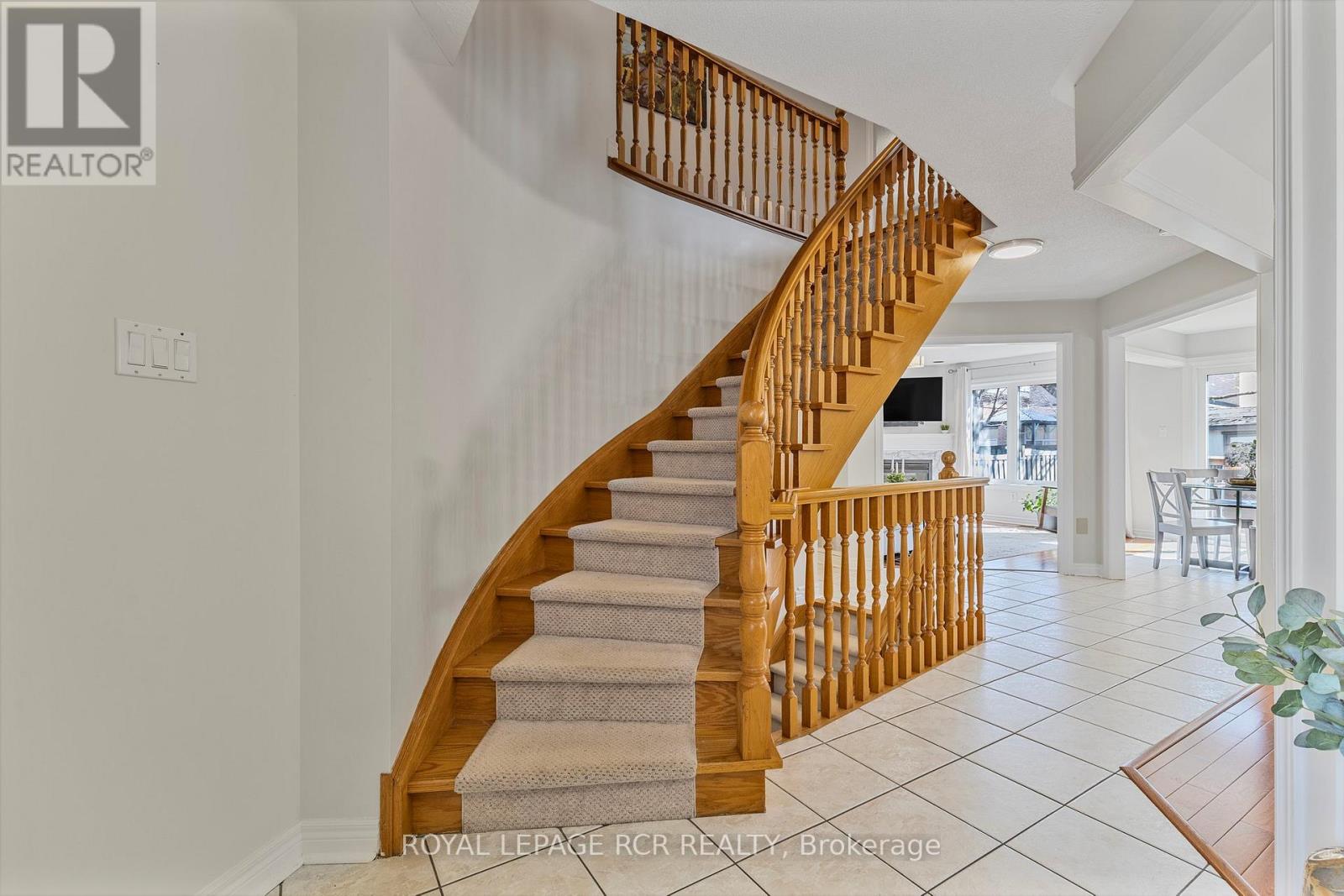 39 Prince Drive, Bradford West Gwillimbury, Ontario  L3Z 3B6 - Photo 5 - N12119903