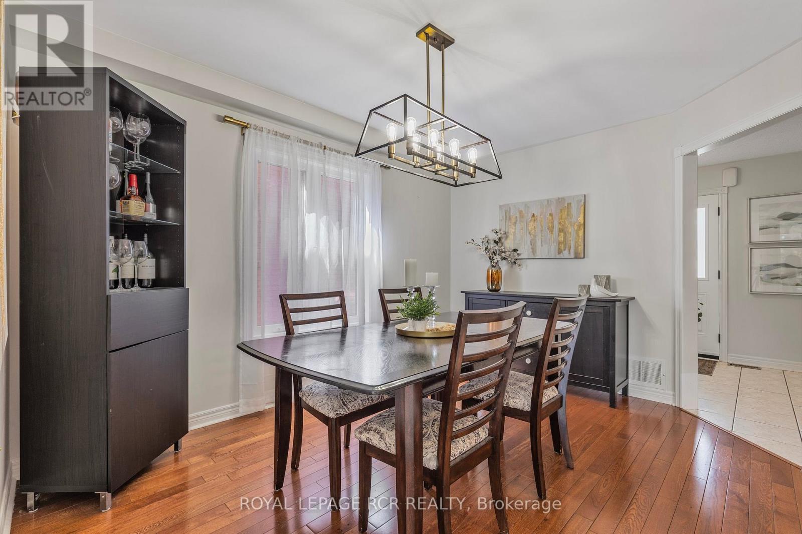 39 Prince Drive, Bradford West Gwillimbury, Ontario  L3Z 3B6 - Photo 6 - N12119903