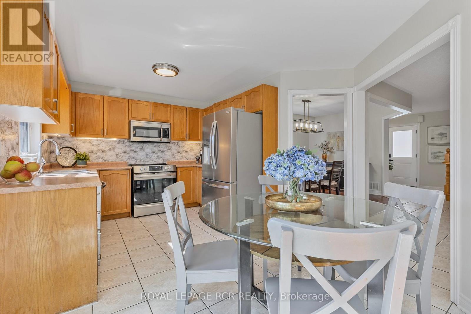 39 Prince Drive, Bradford West Gwillimbury, Ontario  L3Z 3B6 - Photo 7 - N12119903