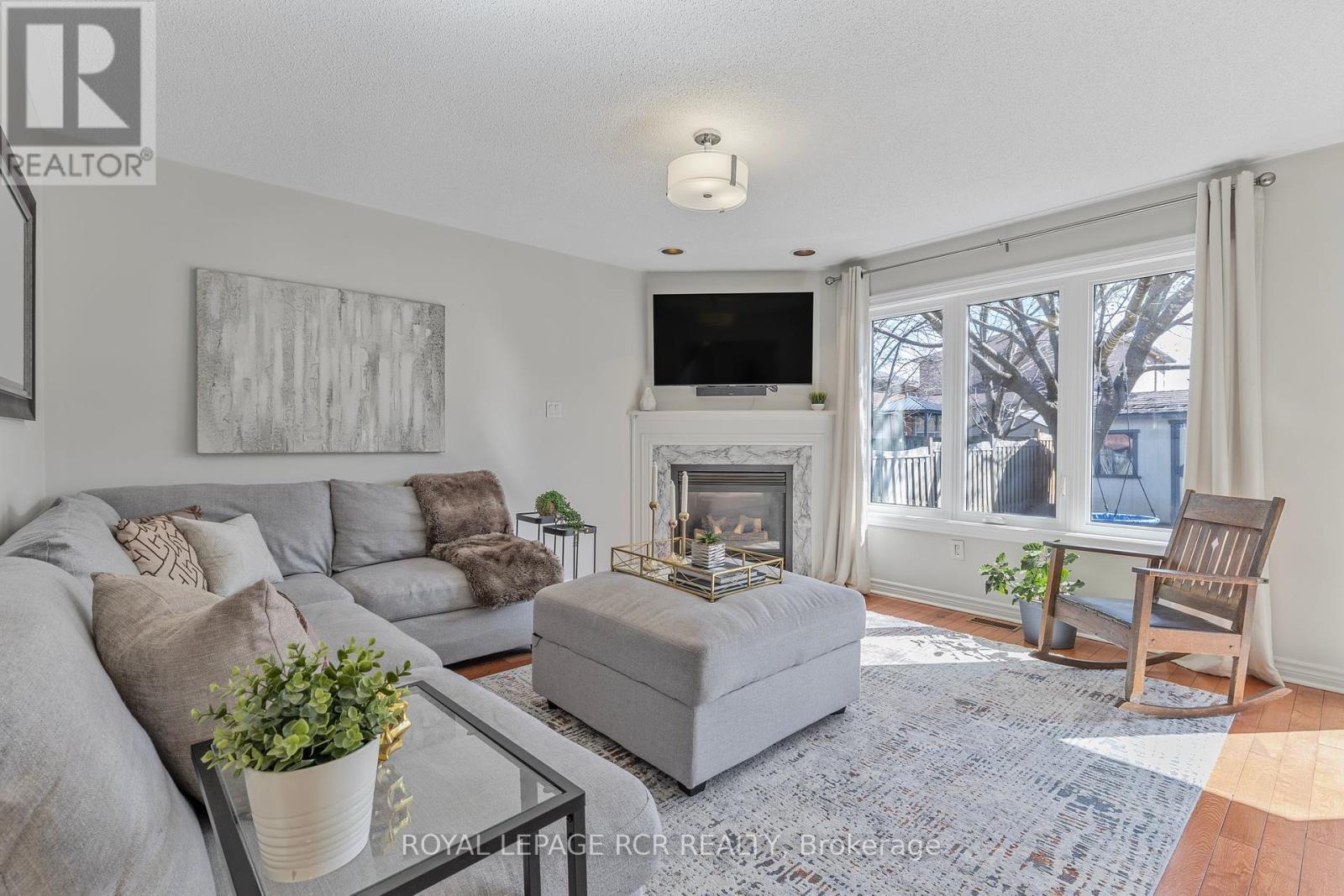 39 Prince Drive, Bradford West Gwillimbury, Ontario  L3Z 3B6 - Photo 9 - N12119903
