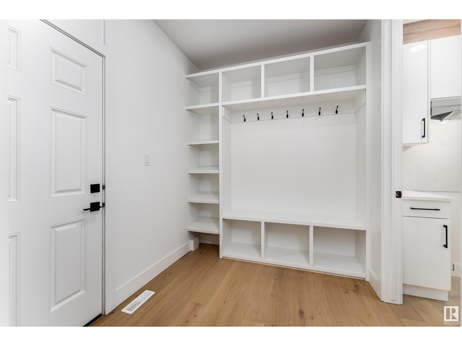 Property at 7020 KIVIAQ CR SW image 4