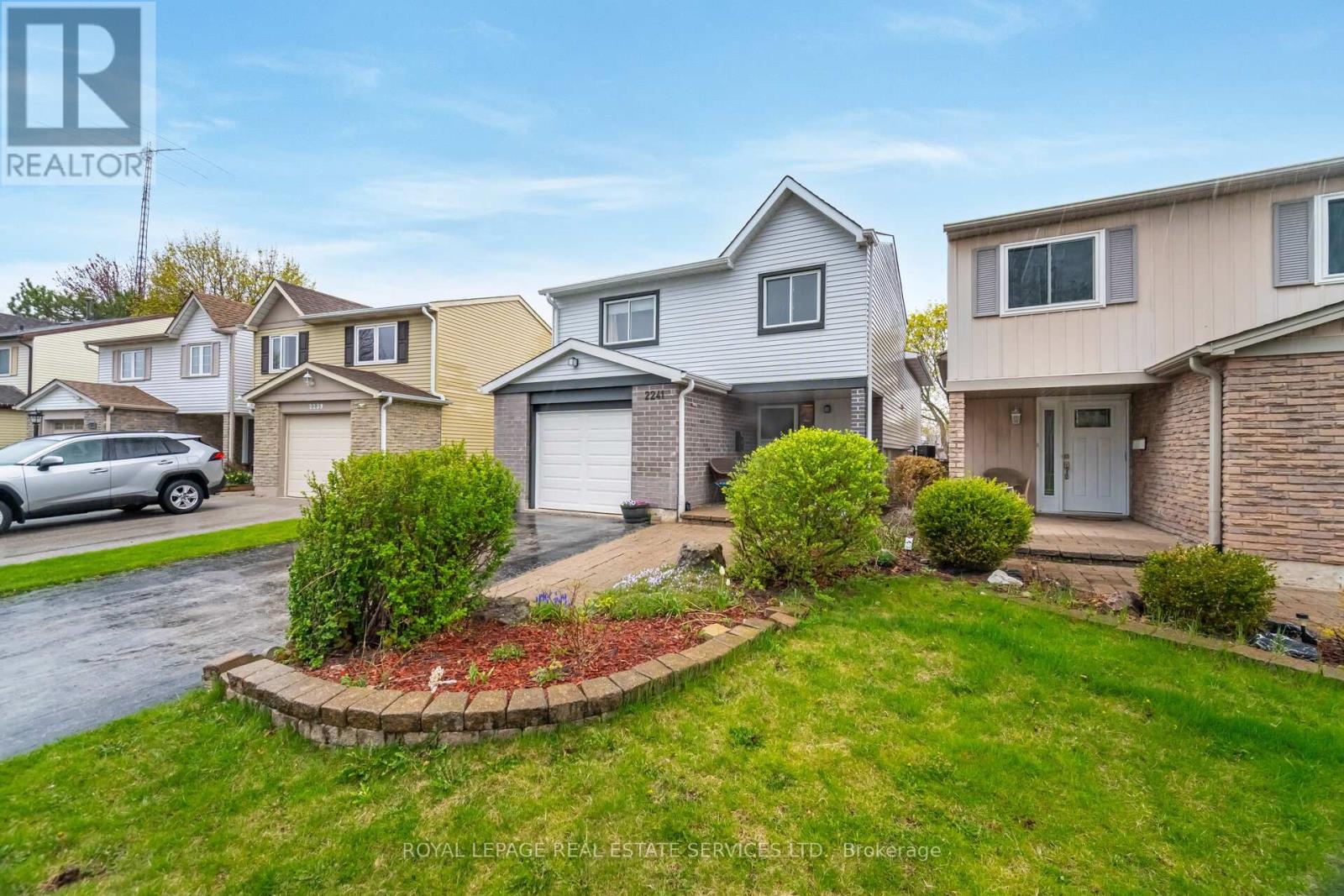 2241 Leominster Drive, Burlington (Brant Hills), Ontario  L7P 3W8 - Photo 4 - W12119769