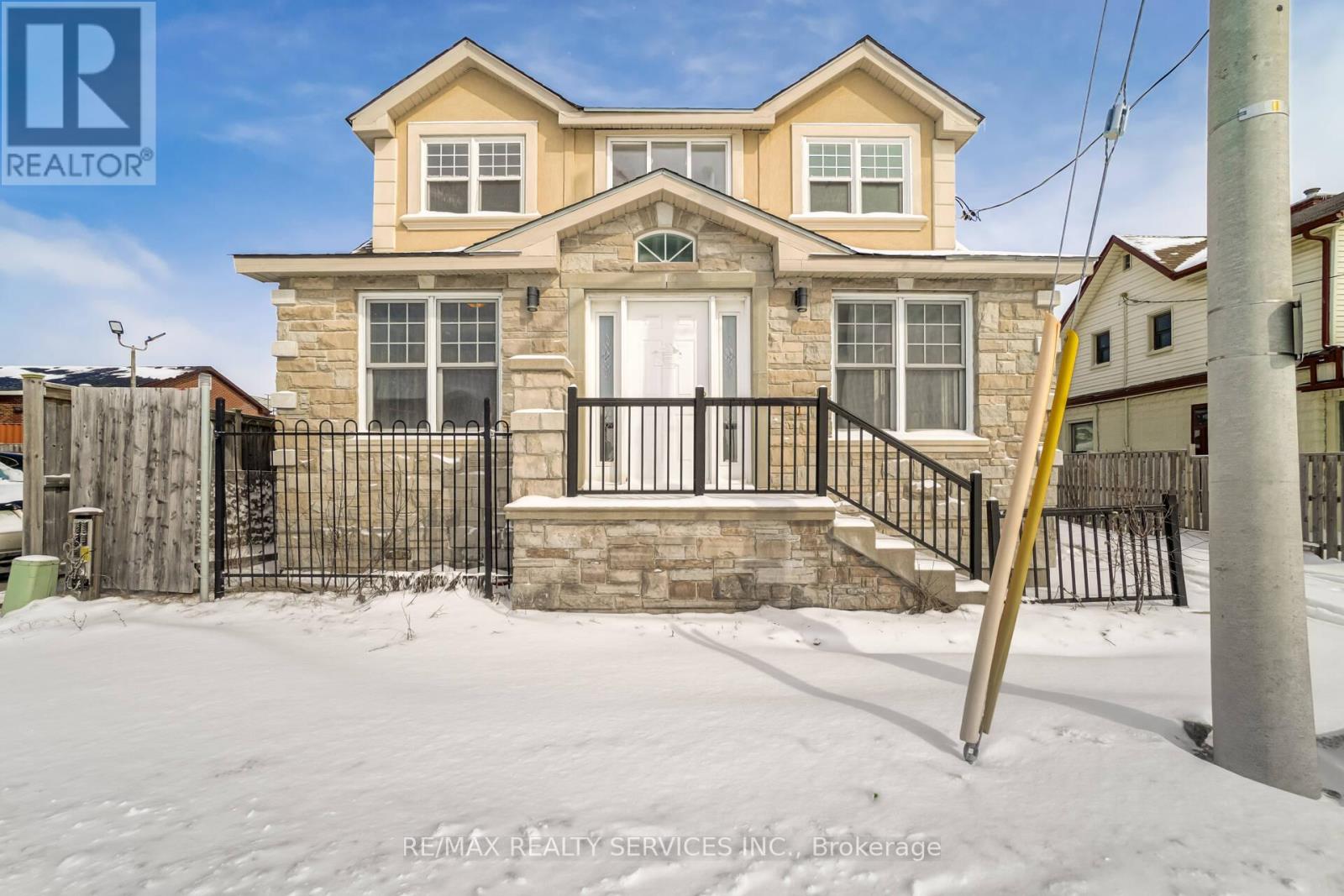 6 TRUEMAN STREET, Brampton, Ontario