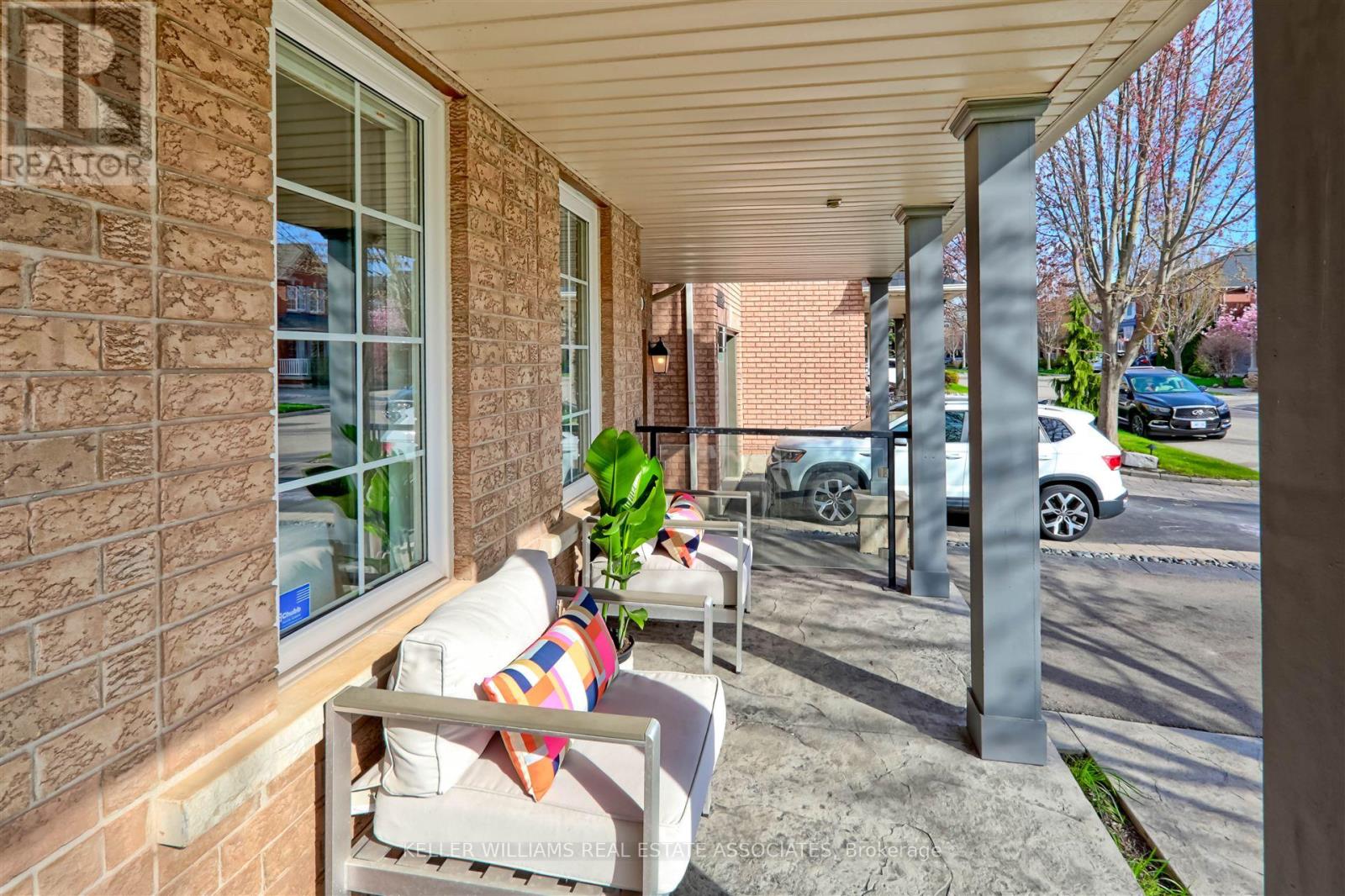 2193 Crestmont Drive W, Oakville, Ontario  L6M 5A6 - Photo 3 - W12119897