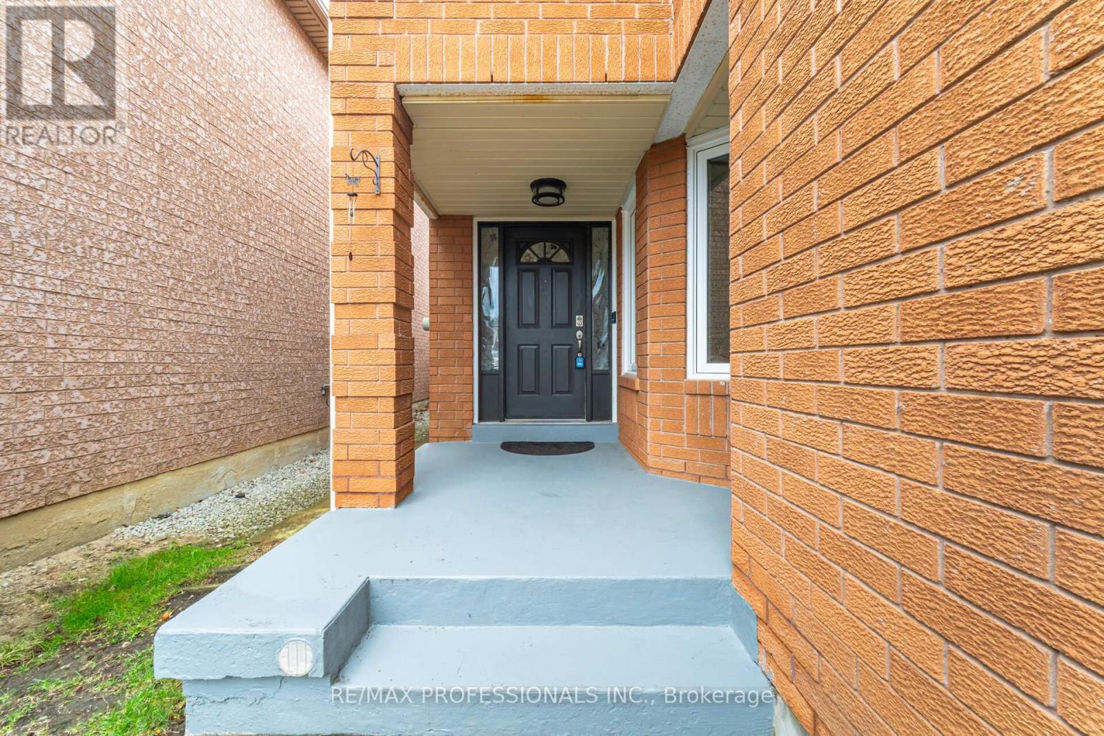 3938 Beechnut Row, Mississauga (Lisgar), Ontario  L5N 6X3 - Photo 4 - W12119899
