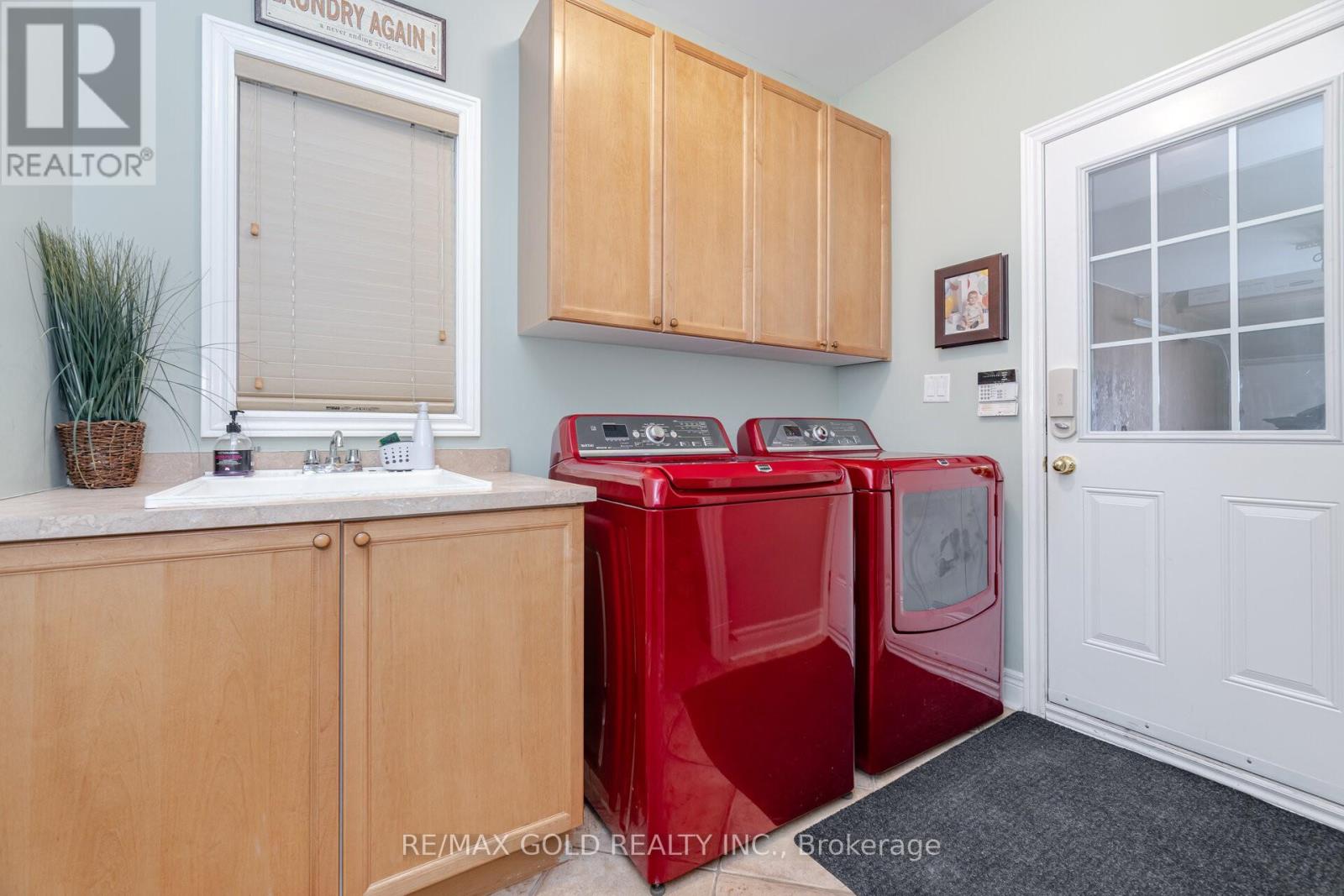 59 Saint Hubert Drive, Brampton, Ontario  L6P 1Y5 - Photo 17 - W12119909