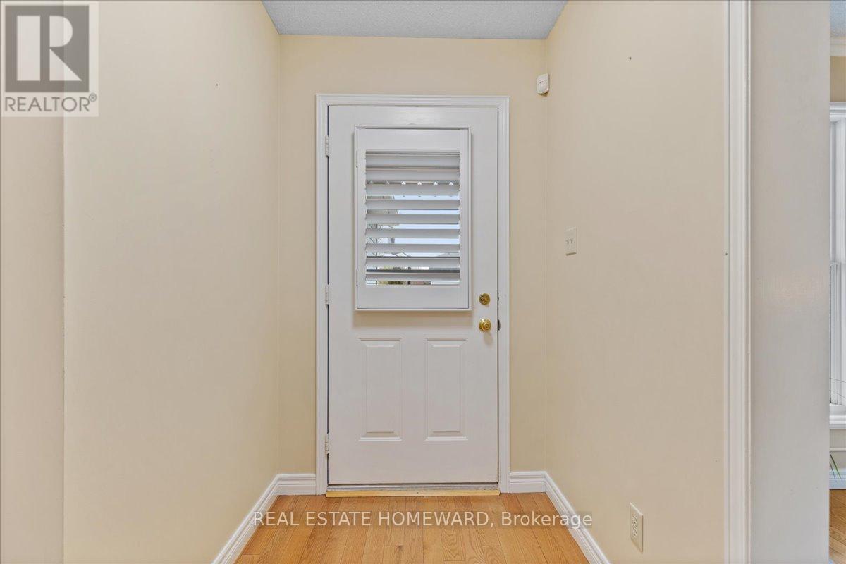 Property at 339 BUSHVIEW CRESCENT image 4