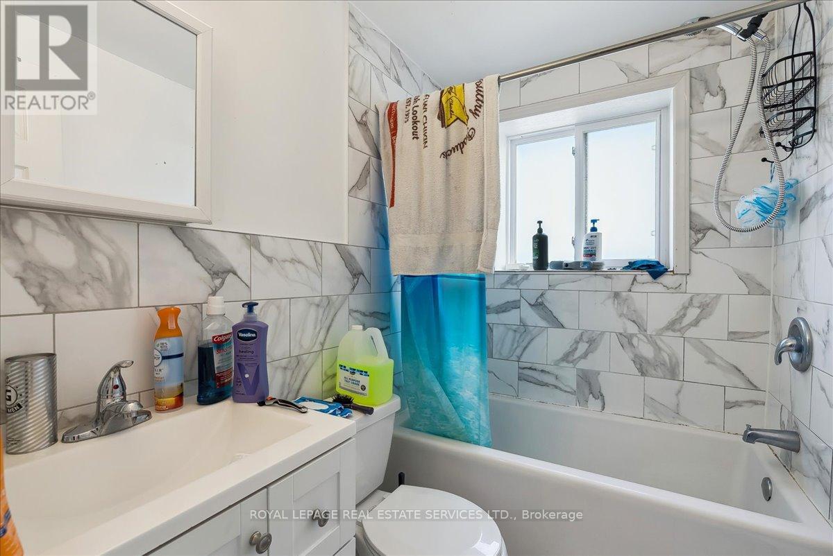 291 East 38th Street, Hamilton, Ontario  L8V 4G2 - Photo 11 - X12119785