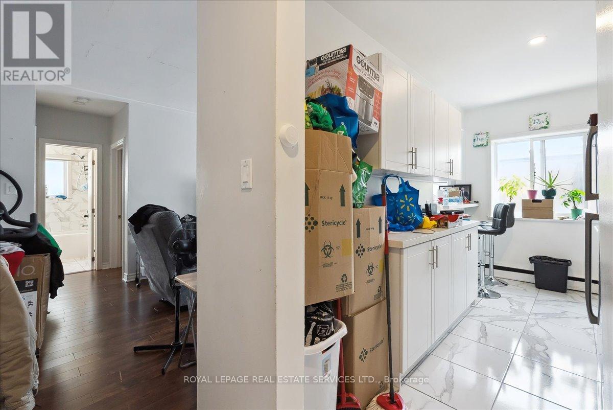 291 East 38th Street, Hamilton, Ontario  L8V 4G2 - Photo 8 - X12119785