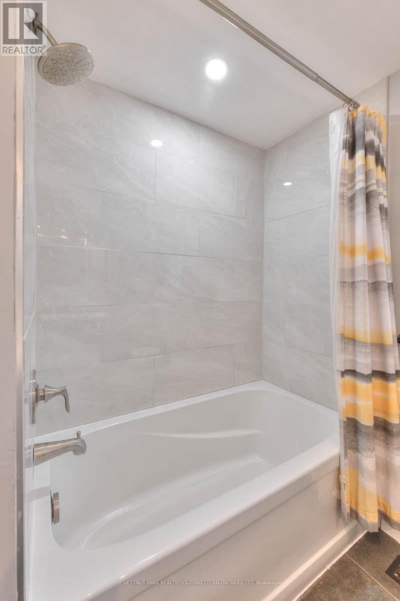 129 Dalegrove Drive, Kitchener, Ontario  N2M 2G6 - Photo 23 - X12119860