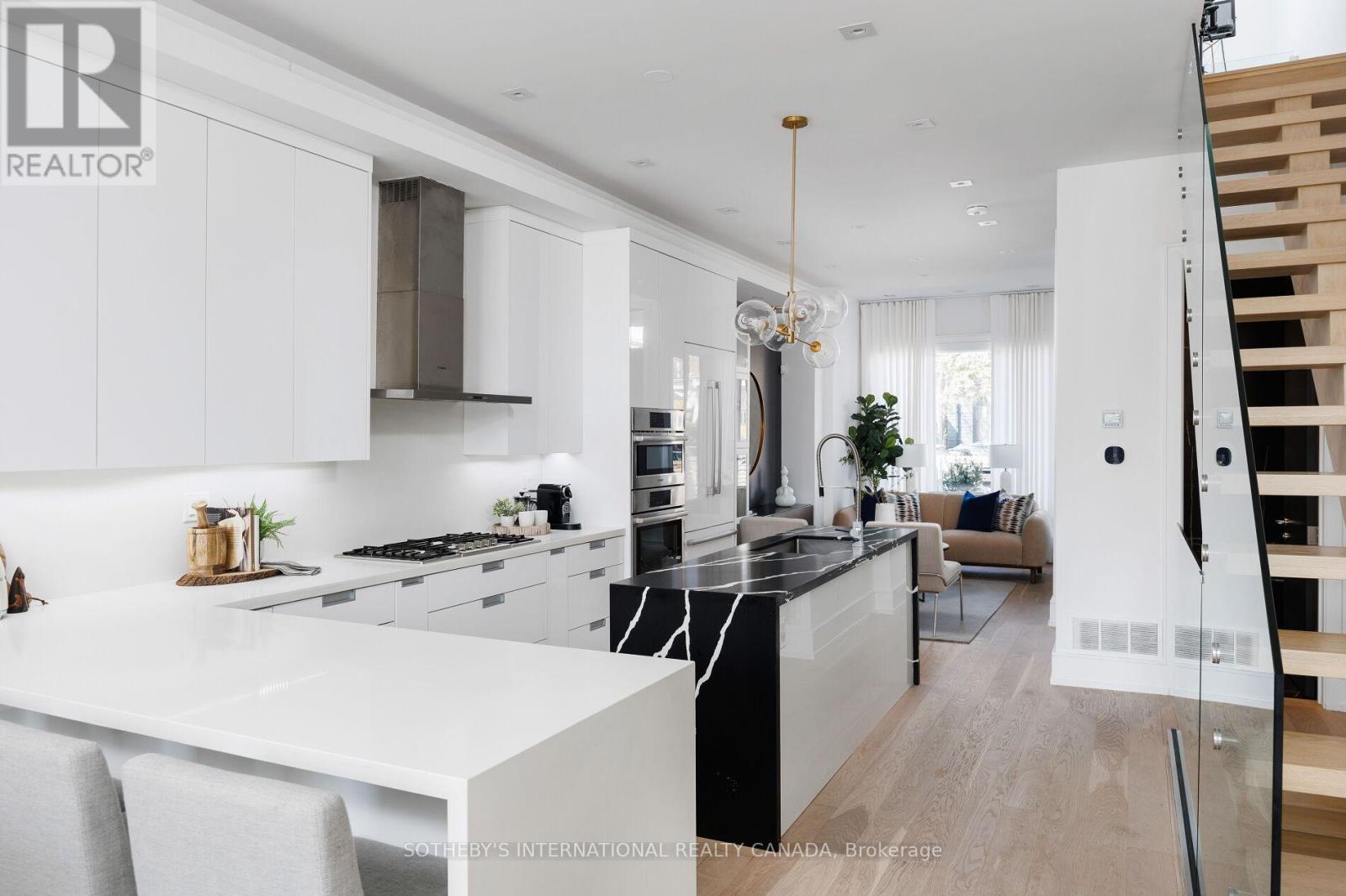 121 Markham Street, Toronto (Trinity-Bellwoods), Ontario  M6J 2G4 - Photo 9 - C12110471