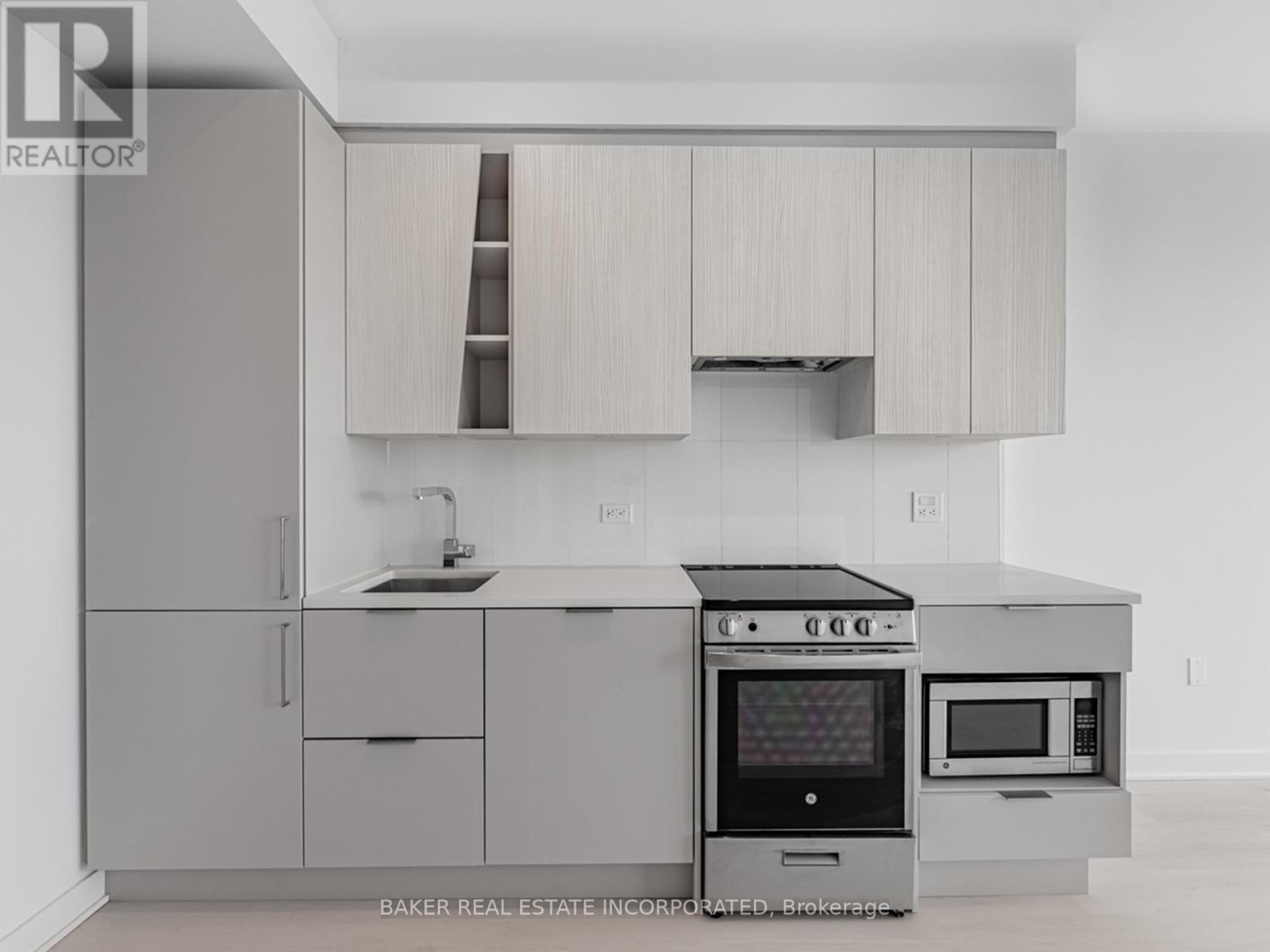 5806 - 3900 Confederation Parkway, Mississauga, Ontario  L5B 0M3 - Photo 4 - W12092108