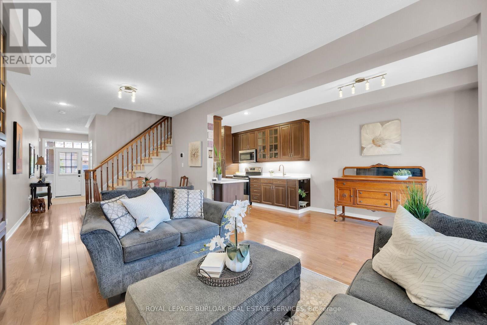 41 - 300 Ravineview Way, Oakville, Ontario  L6H 7J2 - Photo 11 - W12101247