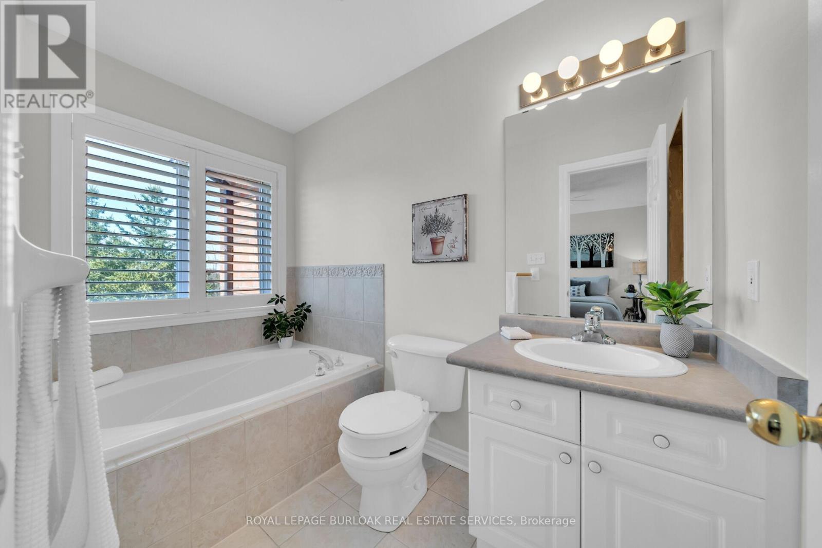 41 - 300 Ravineview Way, Oakville, Ontario  L6H 7J2 - Photo 27 - W12101247