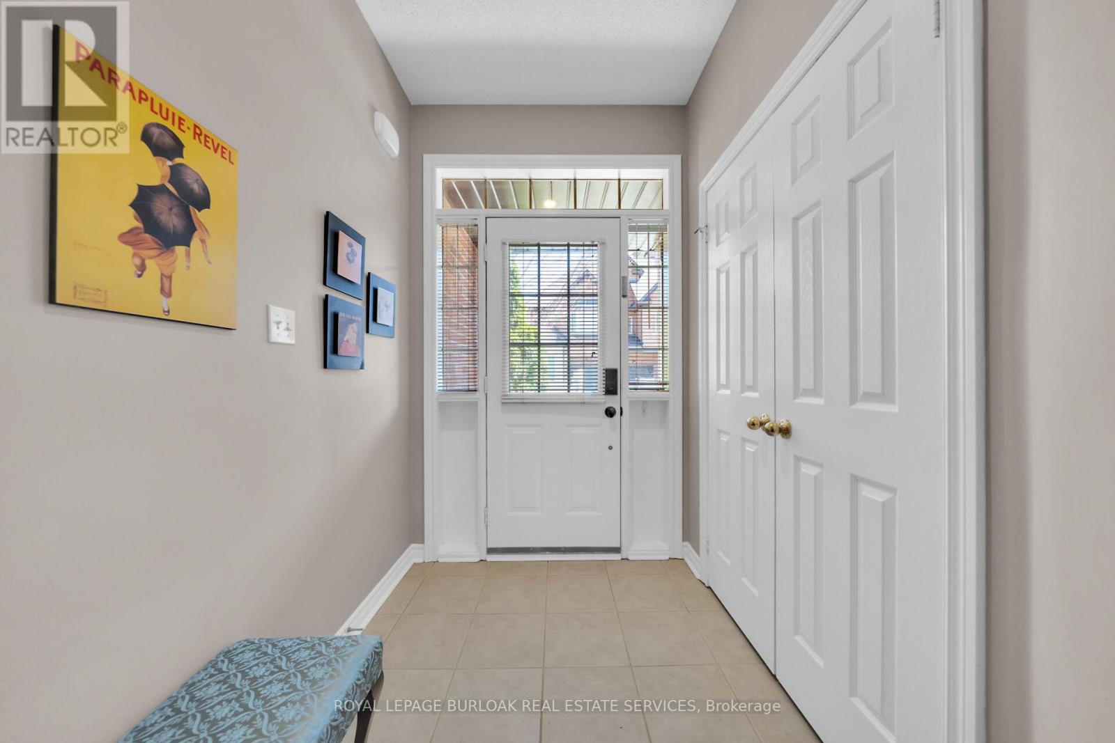 41 - 300 Ravineview Way, Oakville, Ontario  L6H 7J2 - Photo 3 - W12101247