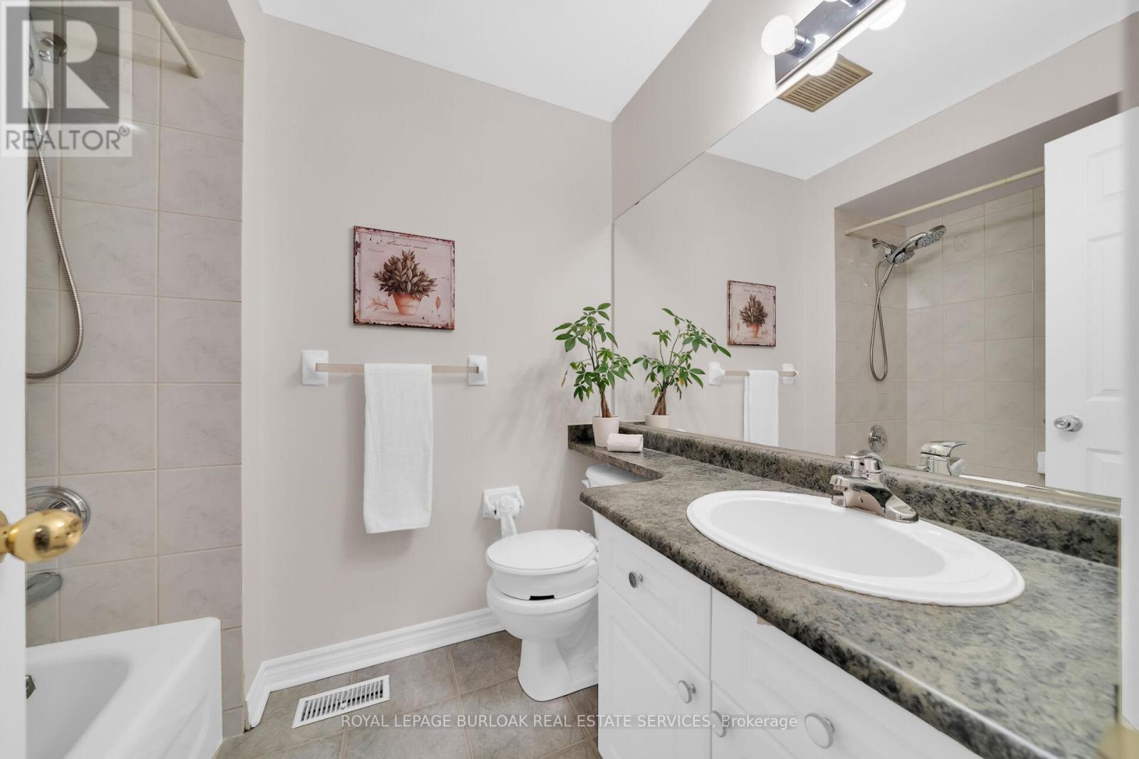 41 - 300 Ravineview Way, Oakville, Ontario  L6H 7J2 - Photo 24 - W12101247