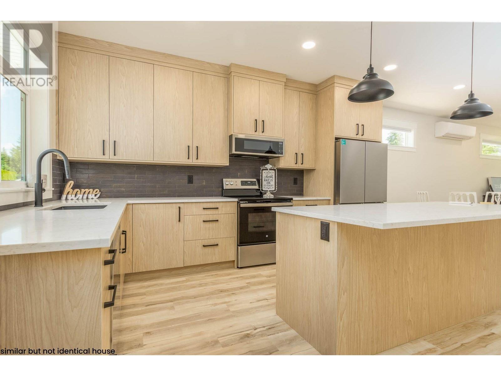 Property at 2374 6 Avenue SE image 3