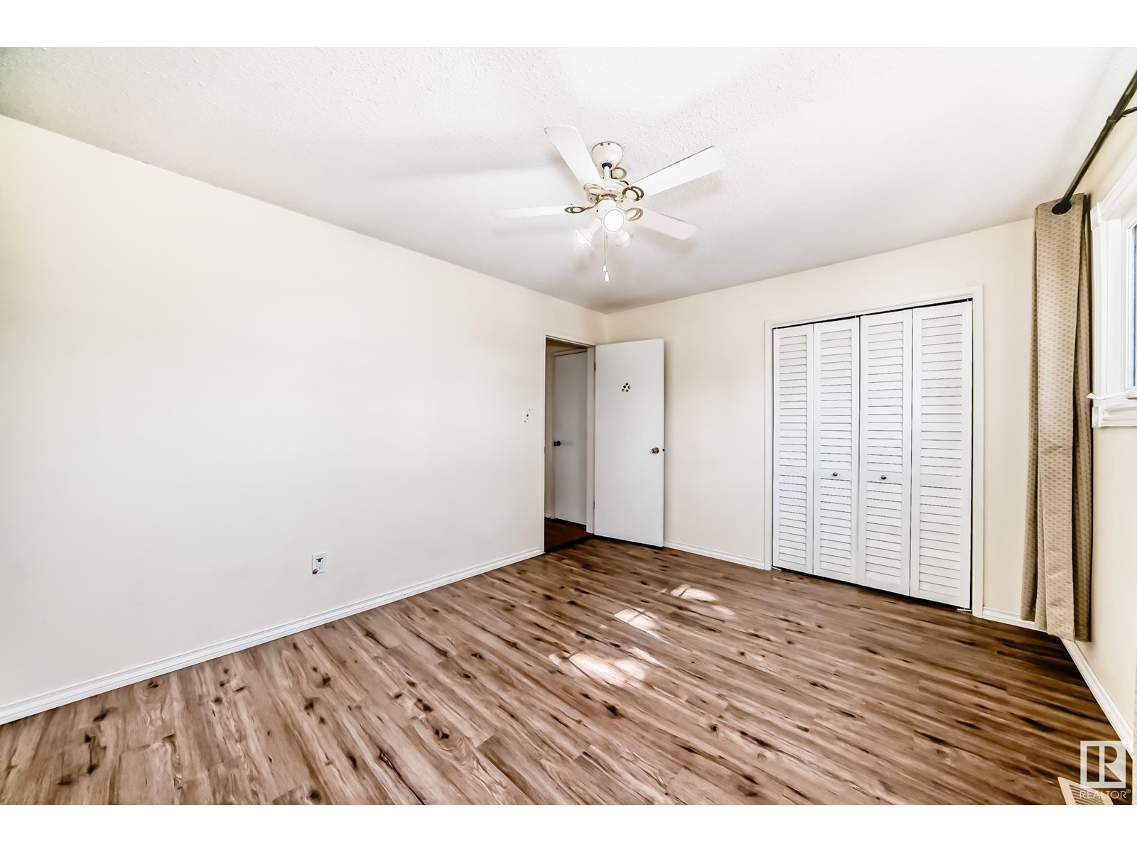 6804 32 Av Nw, Edmonton, Alberta  T6K 1P2 - Photo 13 - E4433929