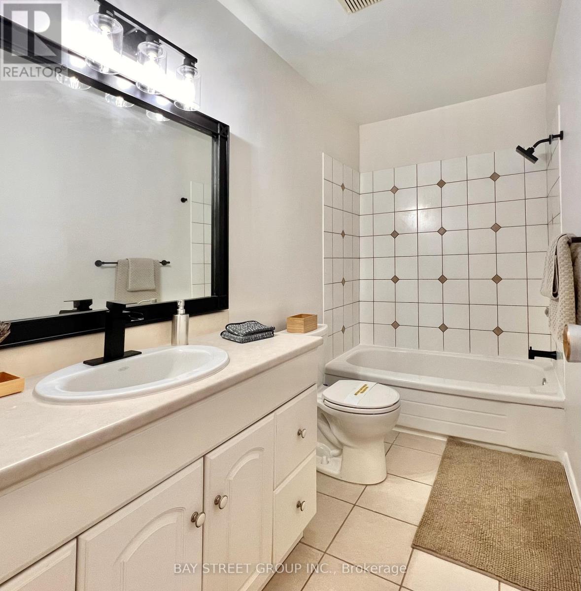 728 Sunnypoint Drive, Newmarket, Ontario  L3Y 2Z8 - Photo 20 - N12114020