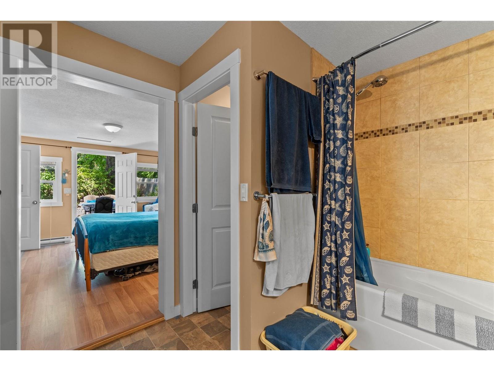 8986 Swanshore Road, Swansea Point, British Columbia  V0E 2K0 - Photo 32 - 10345704