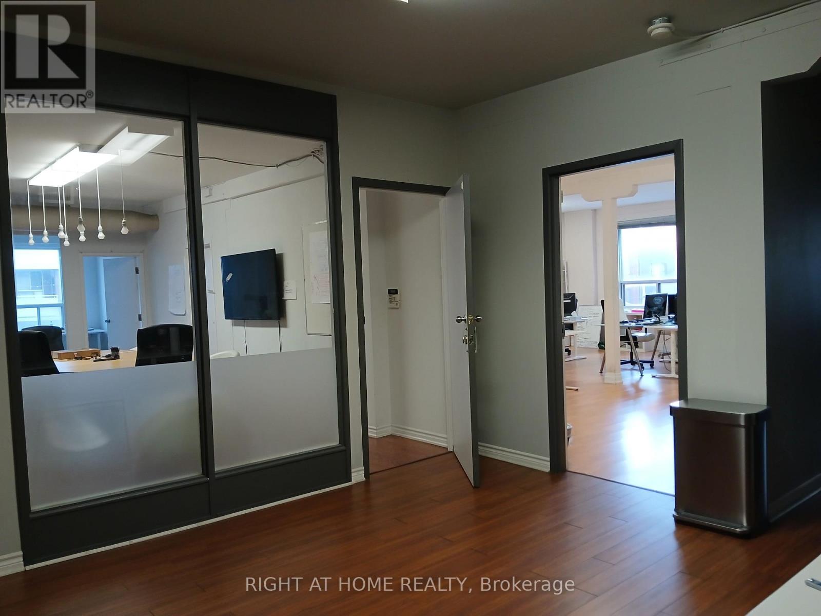 162 John Street, Toronto, Ontario  M5V 2Z5 - Photo 2 - C12054644