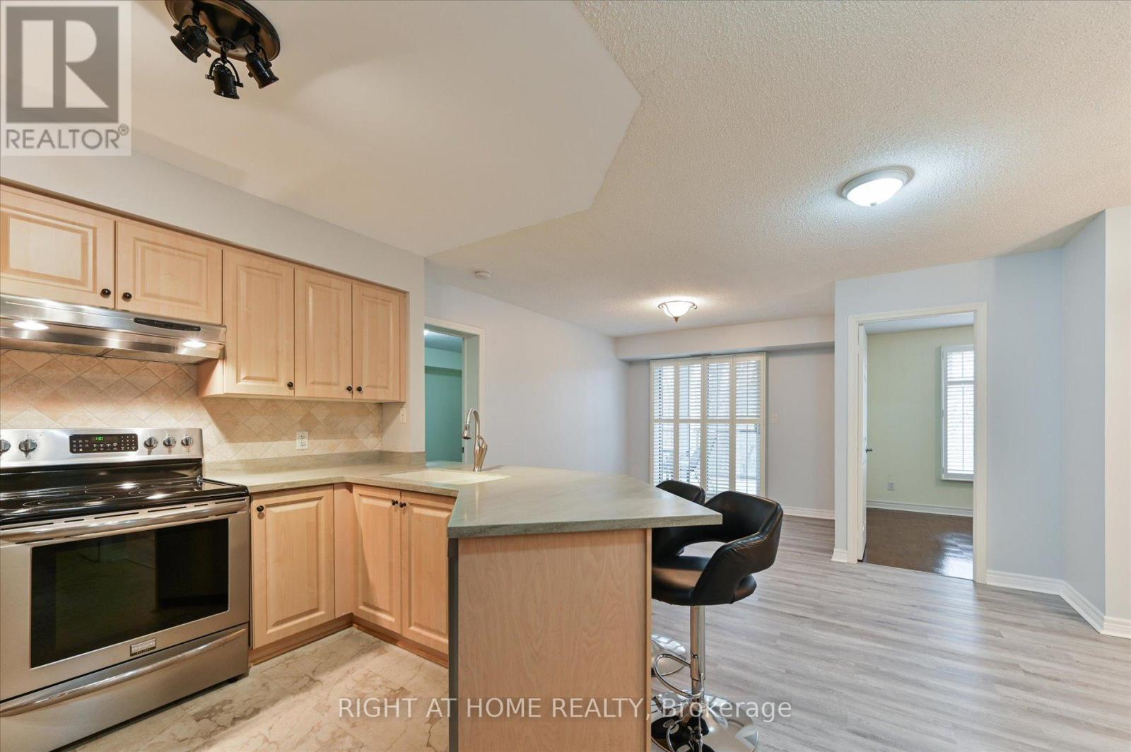 204 - 245 Pine Grove Road, Vaughan, Ontario  L4L 2H7 - Photo 5 - N12088743