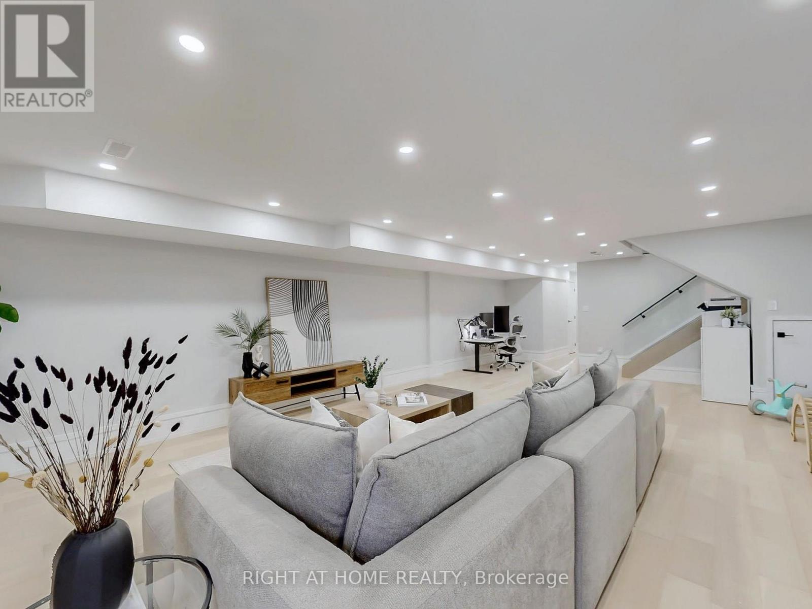 75 Holborne Avenue, Toronto, Ontario  M4C 2R2 - Photo 40 - E12004517