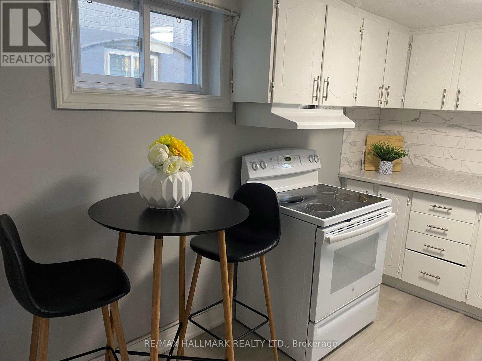 90a Bicknell Avenue, Toronto, Ontario  M6M 4G7 - Photo 28 - W12119686